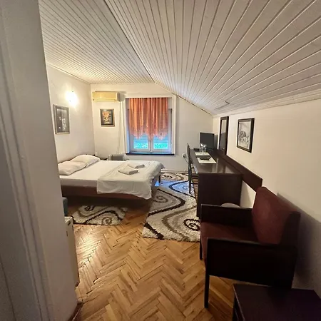 Prenociste 6 Soba 3*