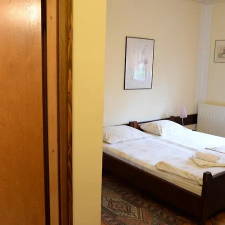 Prenociste 6 Soba Panzió 3*