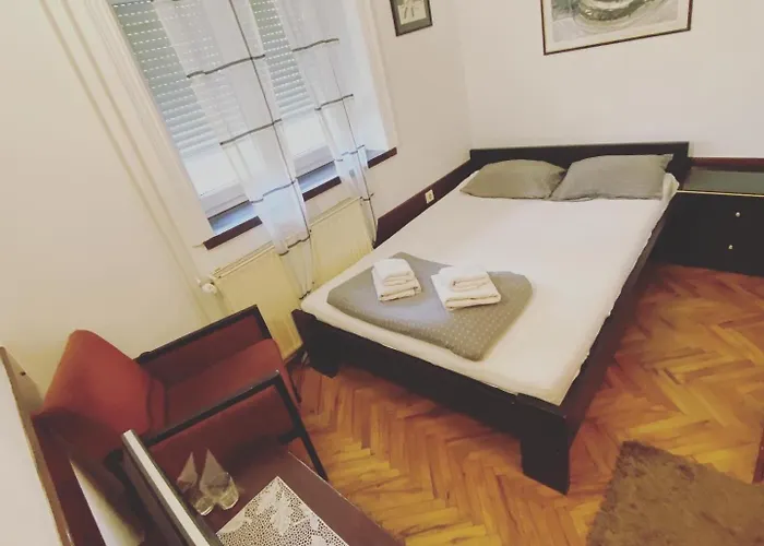 Prenociste 6 Soba 3* Palić